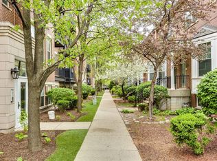 300 W Scott St #404, Chicago, IL 60610
