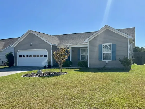 207 Red Carnation Dr, Holly Ridge, NC 28445