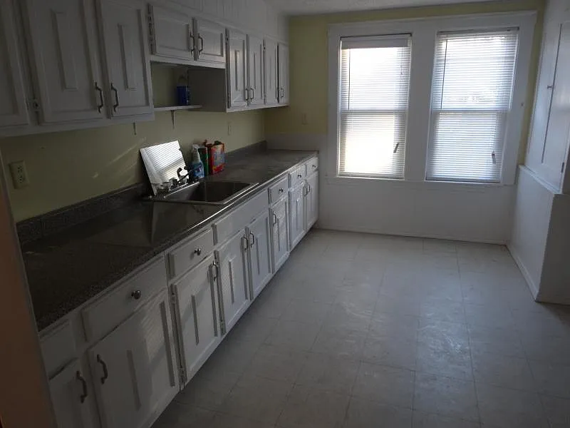 92 Hobart St #3