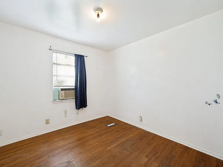 1431 Aransas Ave — Photo 18