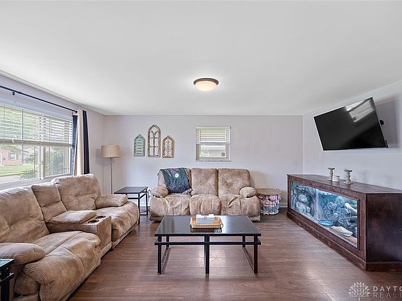 5th image of 2732 Mohican Ave