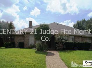1027 Clinton St, Carrollton, TX 75007