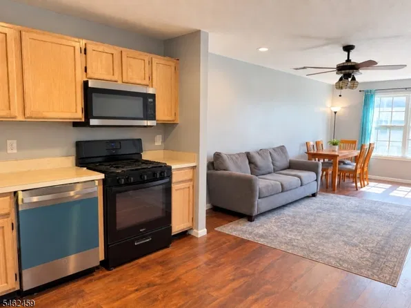 16 Wilmbelton Ct, Edison, NJ 08820