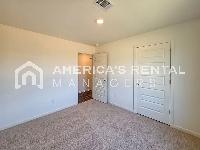 2400 Sky Dr — Photo 17
