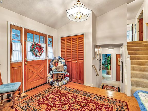 5th image of 765 Clara Ct