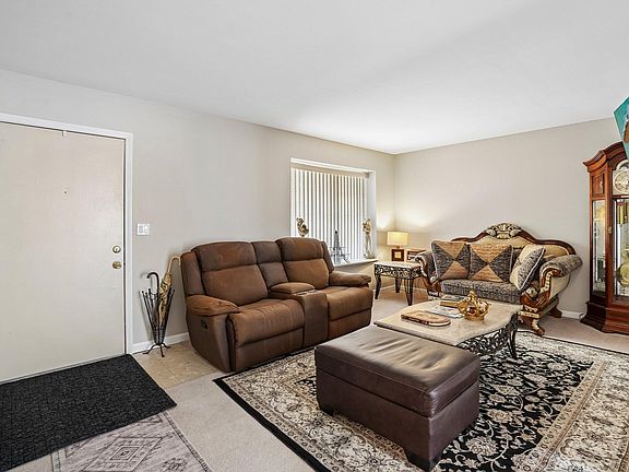 5th image of 2994 Roundtree Dr