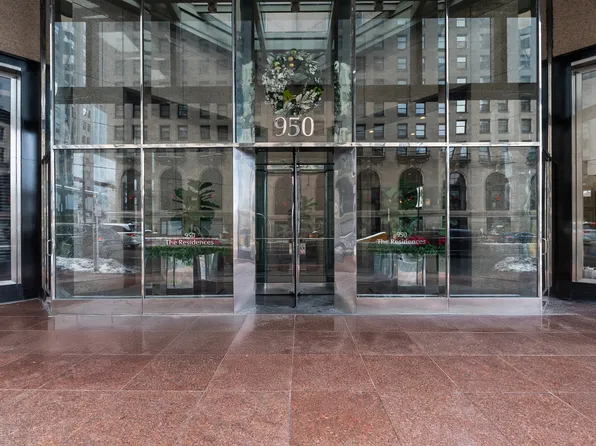 950 N Michigan Ave APT 3704, Chicago, IL 60611