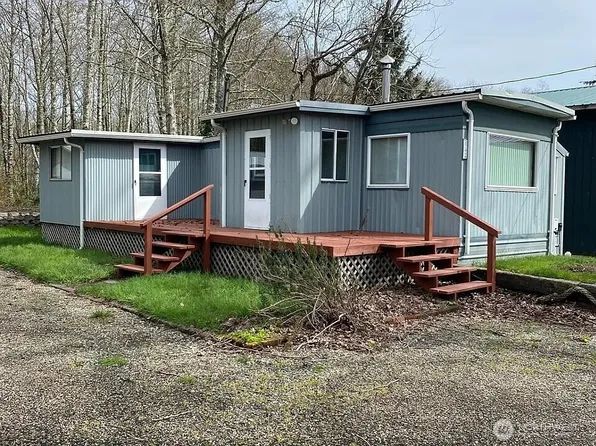 862 St Route 101, Chinook, WA 98614