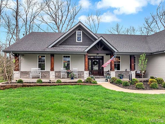 4th image of 30 Woodbine Ct