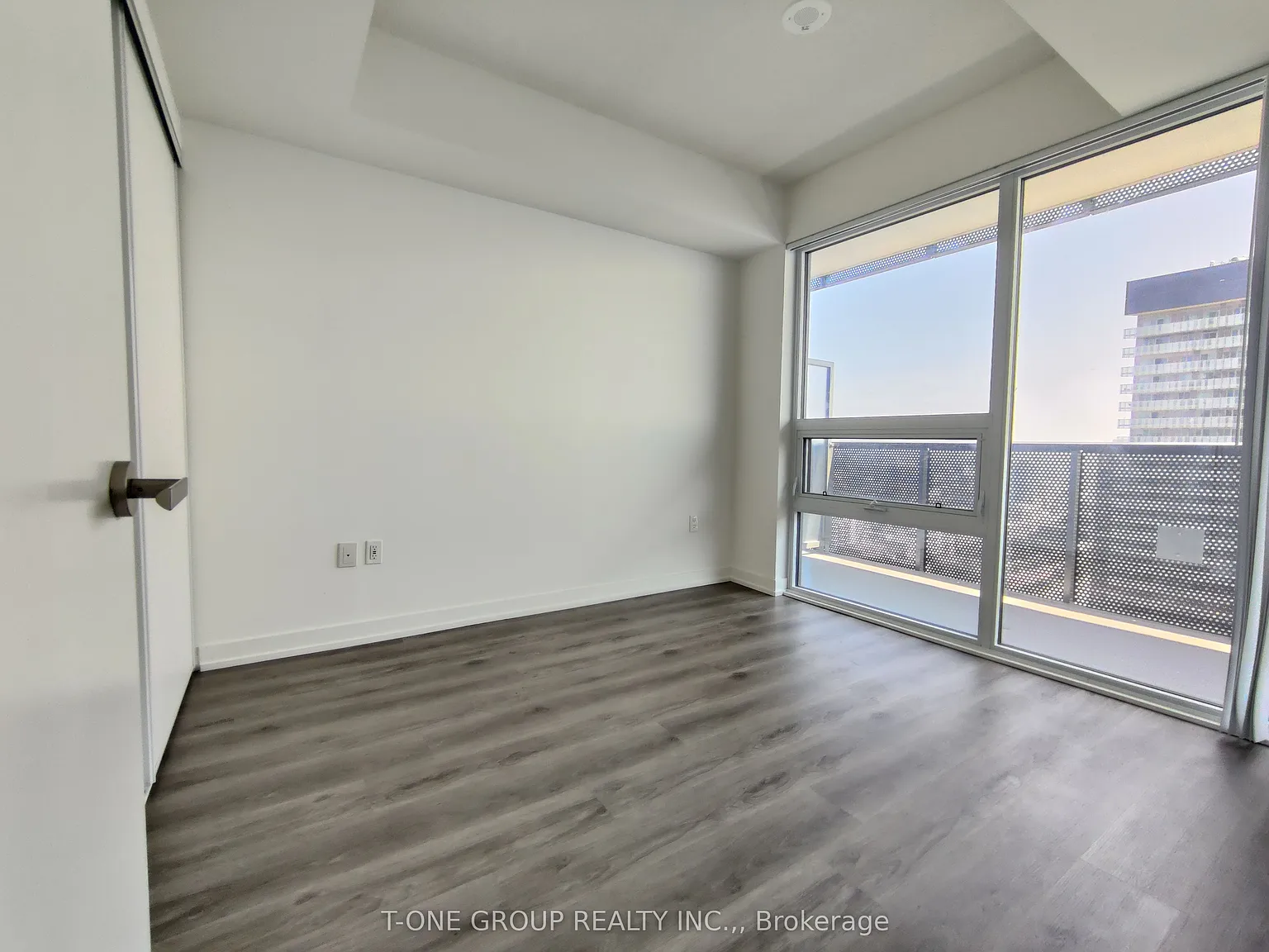 1 bed, $2,400 — Photo 4