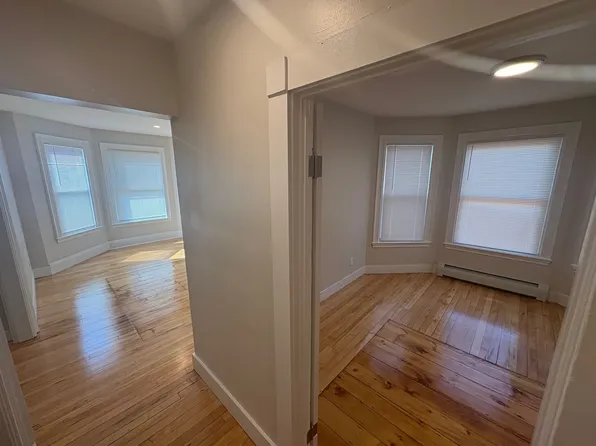 21 Grant St APT 6, Portland, ME 04101