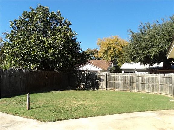 4th image of 1805 Glouchester Dr