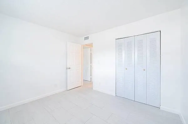 River Oaks Apartments — Photo 4