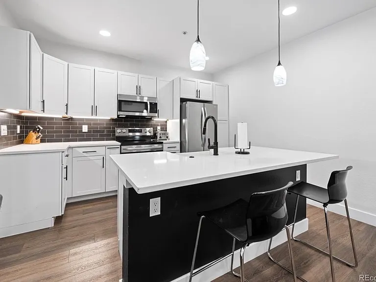 2051 Enterprise St — Photo 1