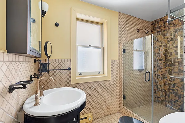 Sold by Compass | media 23