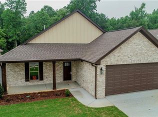 13766 Highland Pointe Dr, Northport, AL 35475
