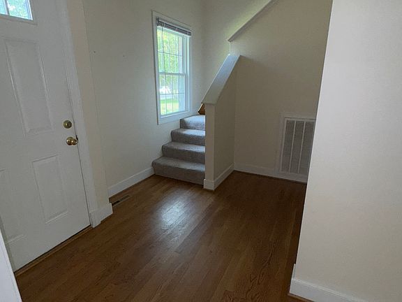 3rd image of 203 Danray Dr