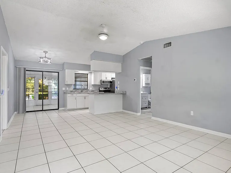 1205 S Flagler Ave — Photo 7