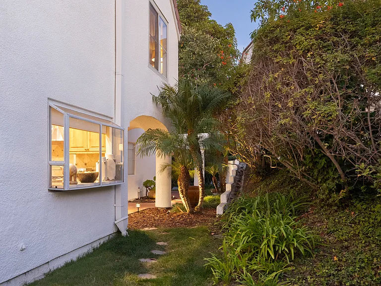 48 La Paloma — Photo 46