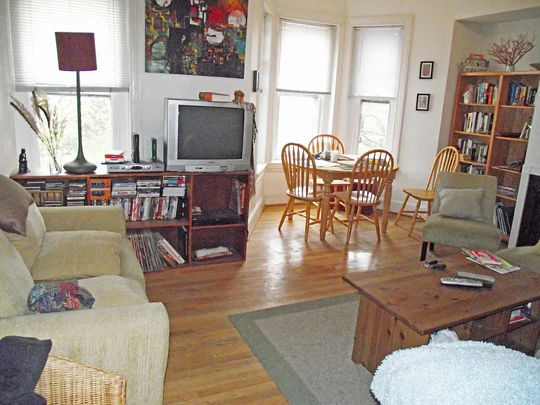1916 15th St NW #2 — Photo 5