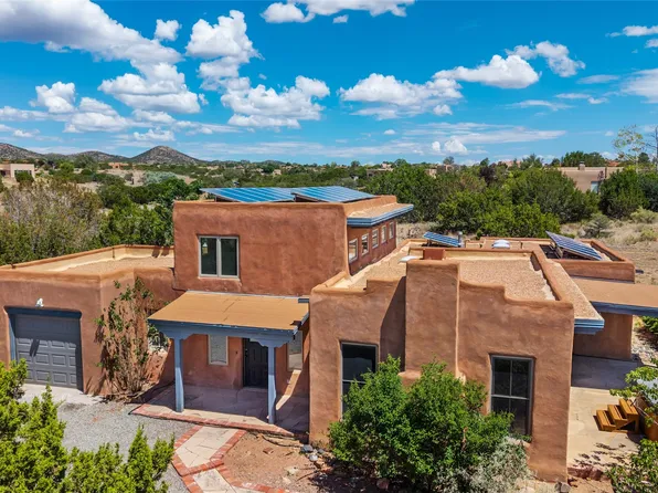 11 Cuesta Ln, Santa Fe, NM 87508