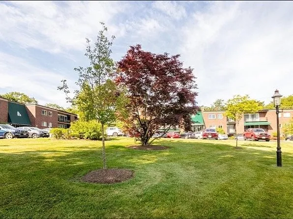 1206 Greendale Ave APT 200, Needham, MA 02492