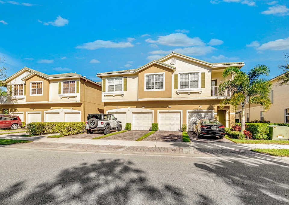 1st image of 3131 SE Lexington Lakes Dr APT 204