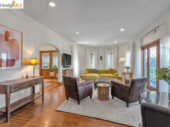 2038 Lakeshore Ave, Oakland, CA 94606