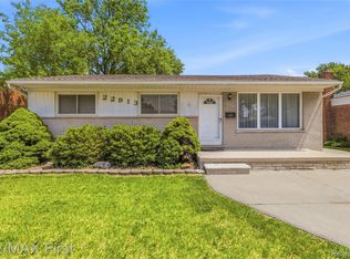 22913 Masonic Blvd, Saint Clair Shores, MI 48082
