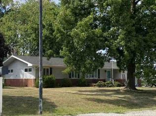 2 S Ewing St, Altamont, IL 62411