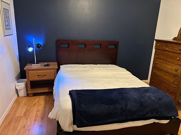Bedroom full size bed