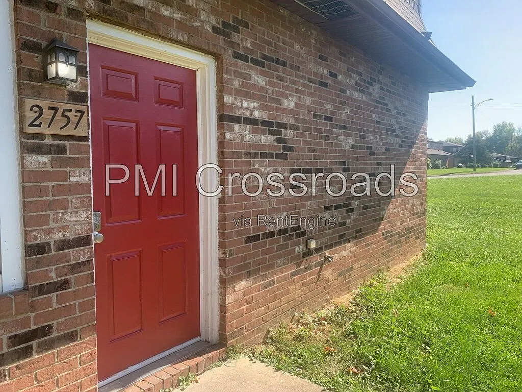 2 bed, 1.0 bath, 765 sqft, $954 — Photo 2