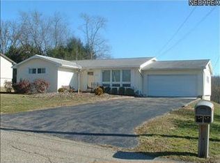 2964 Lookout Dr, Zanesville, OH 43701