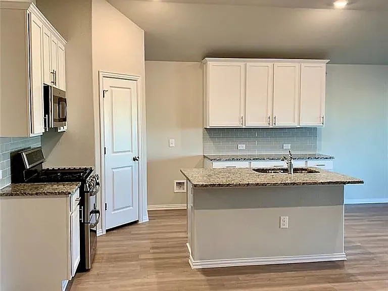 17320 Crowndale Dr — Photo 4