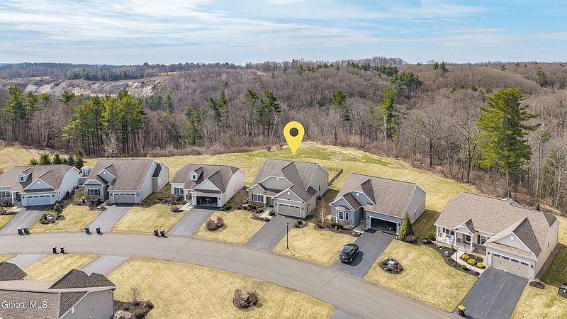 3rd image of 45 Somerset Drive