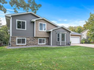 3384 S Coon Creek Dr NW, Andover, MN 55304
