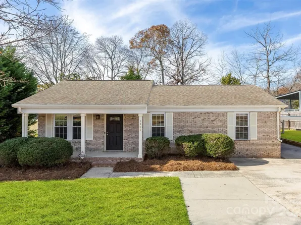 1208 Eagle Ridge Dr, Charlotte, NC 28214