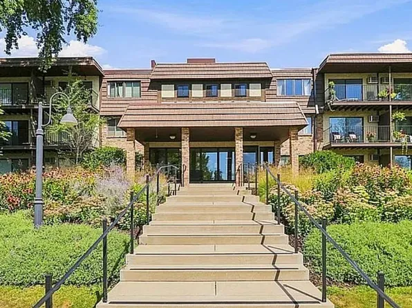 205 Barry Ave S APT 207, Wayzata, MN 55391