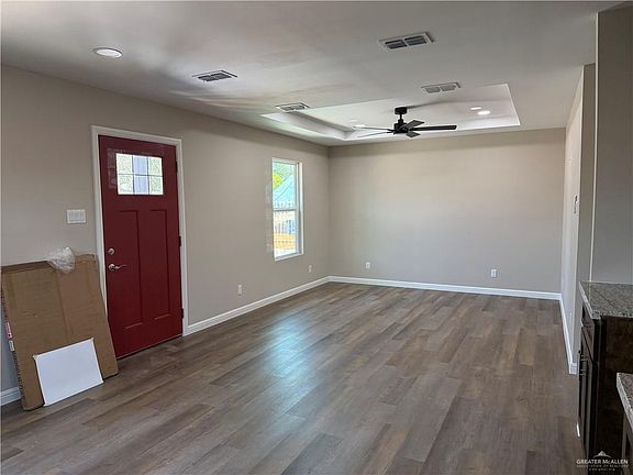4th image of 338 Chicas St