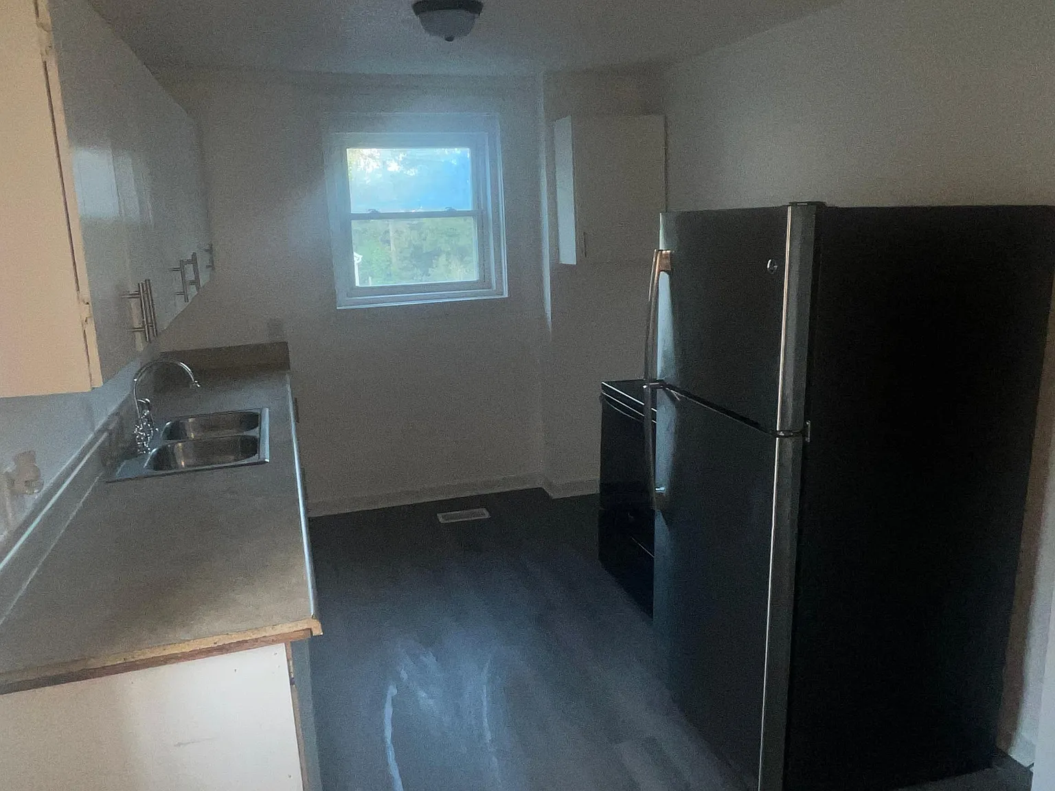 303 Ingle St — Photo 2