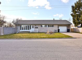 63 Panmure Cres, Toronto, ON M1K 4Y5