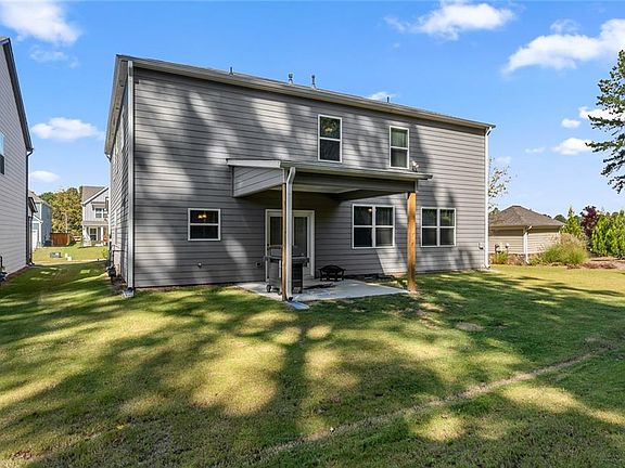 3rd image of 312 Garnet Dr