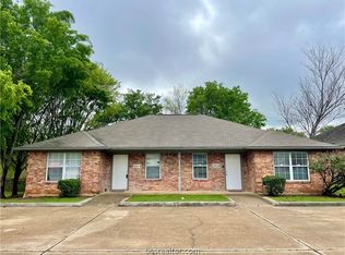 1211 Webhollow Cir, Bryan, TX 77801