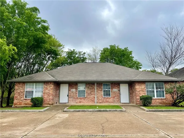 1211 Webhollow Cir, Bryan, TX 77801