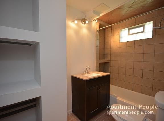 2nd image of 1729 N Fairfield Ave #Gdn