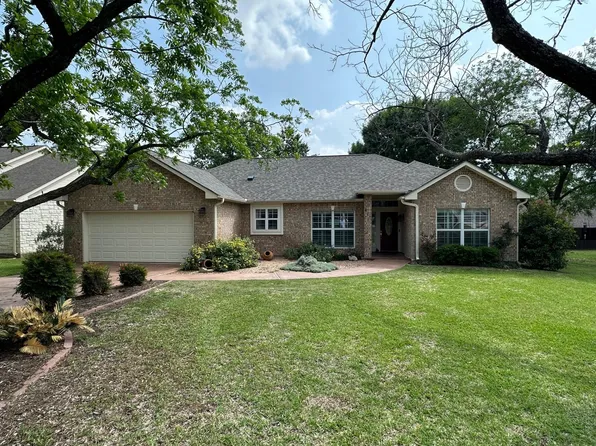 411 Stewart, Meadowlakes, TX 78654