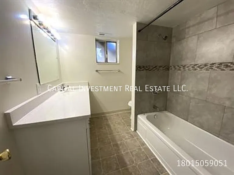 1126 E Crandall Ave #B — Photo 5
