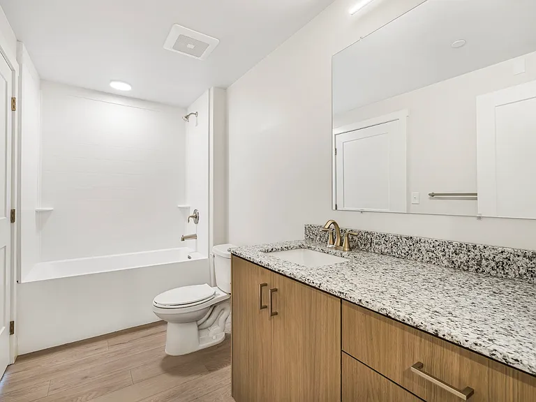 Lincoln Crossing Apts — Photo 16