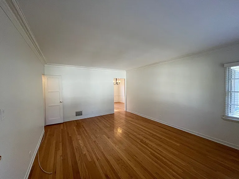 228-230 S Oakland Ave — Photo 2