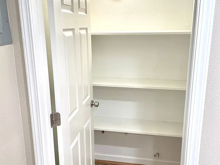 122 NE Beech St — Photo 8